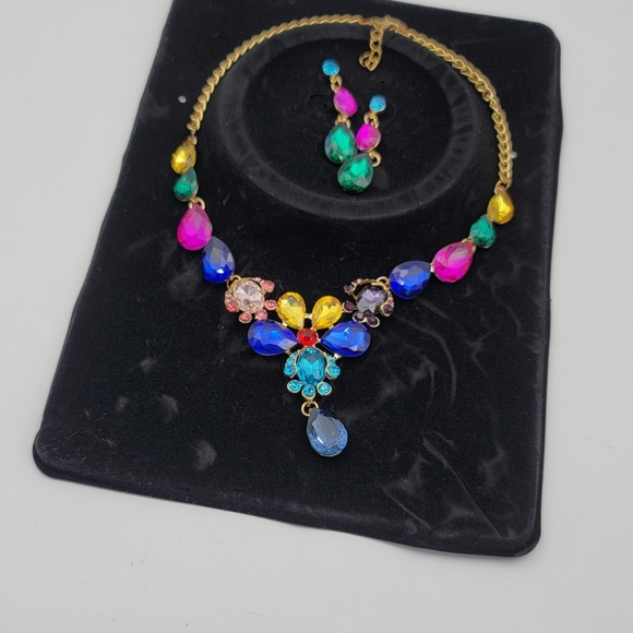 Fashion statement Multicolor rhinestone drop necklace - Picture 6 of 6